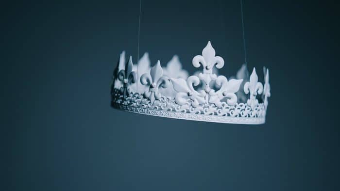 Galette des Rois 1 shallow focus photography white crown hanging decor