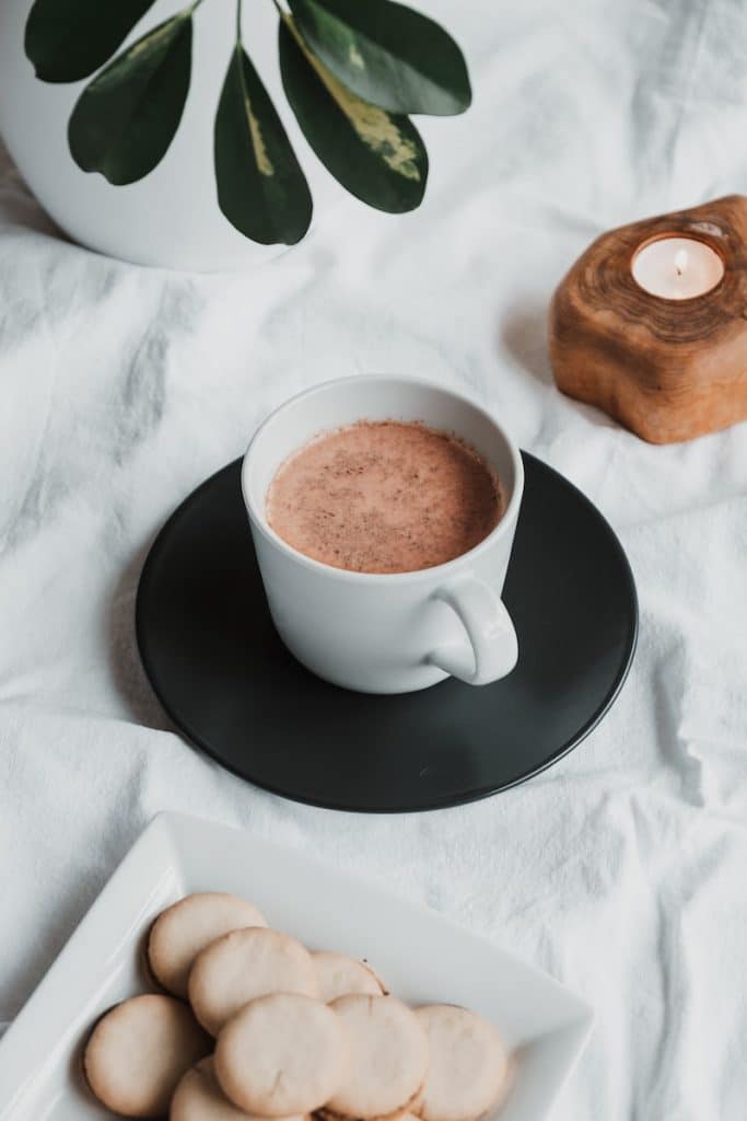 Distribution Chocolat Chaud 1 white ceramic mug