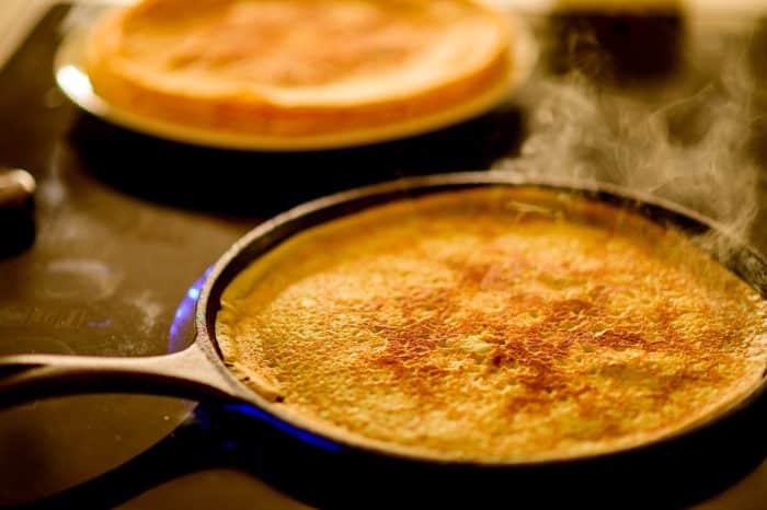 Soirée crêpes 1 brown soup in stainless steel bowl