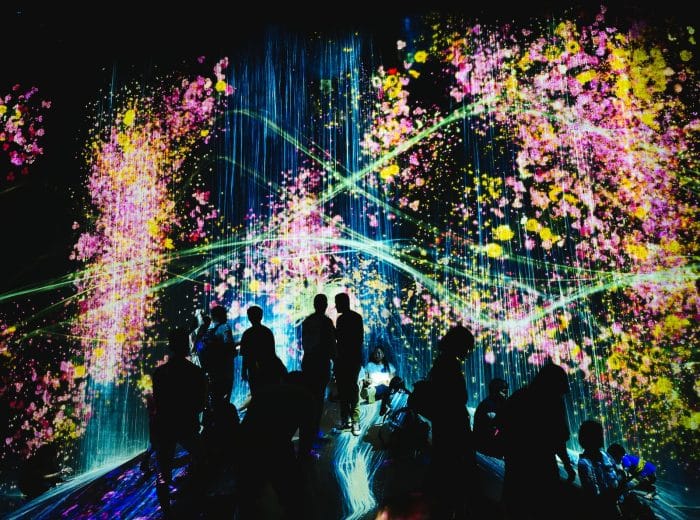 Instant Architect - Mapping architectural interactif 1 people walking on street with lights turned on during nighttime