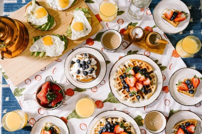 Brunch 1 round white ceramic plate filled with waffle
