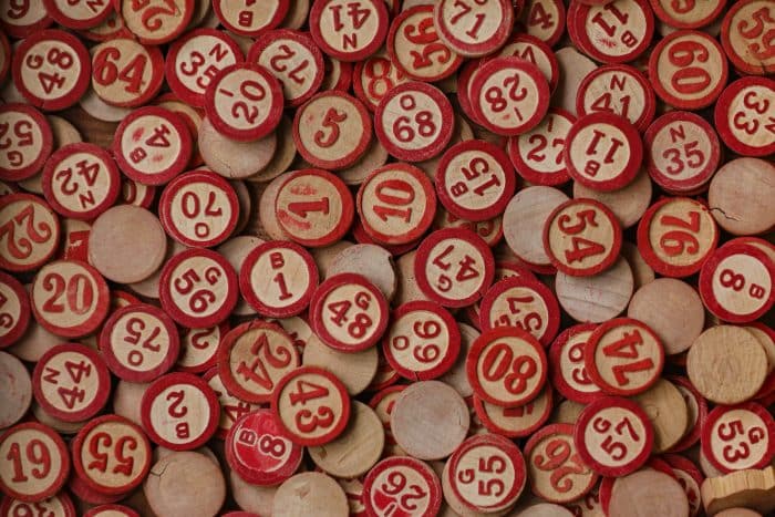 Soirée Bingo 1 red and white round plastic