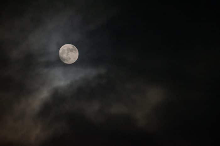 Soirée Loup Garou 1 full moon in the night sky