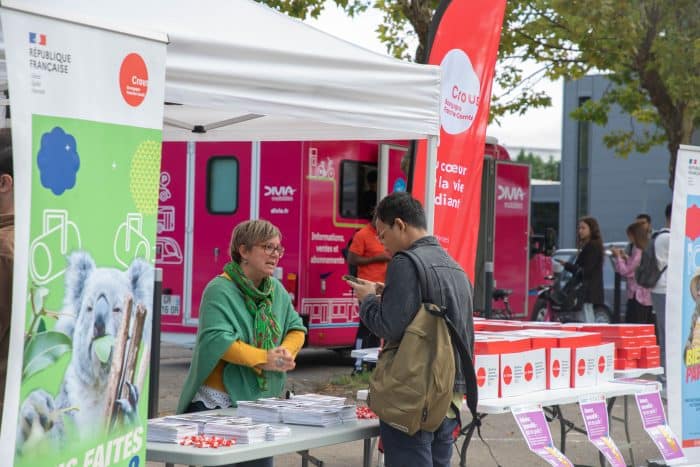 Rentrée : villages infos étudiants, brocante, culture, soirée d'accueil, le Crous t'attend sur ton campus ! 1 IMG 4035